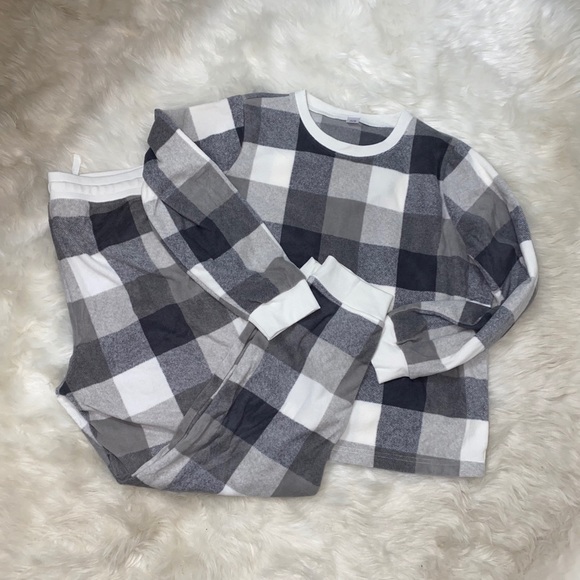 Old Navy Other - Flannel pajama set